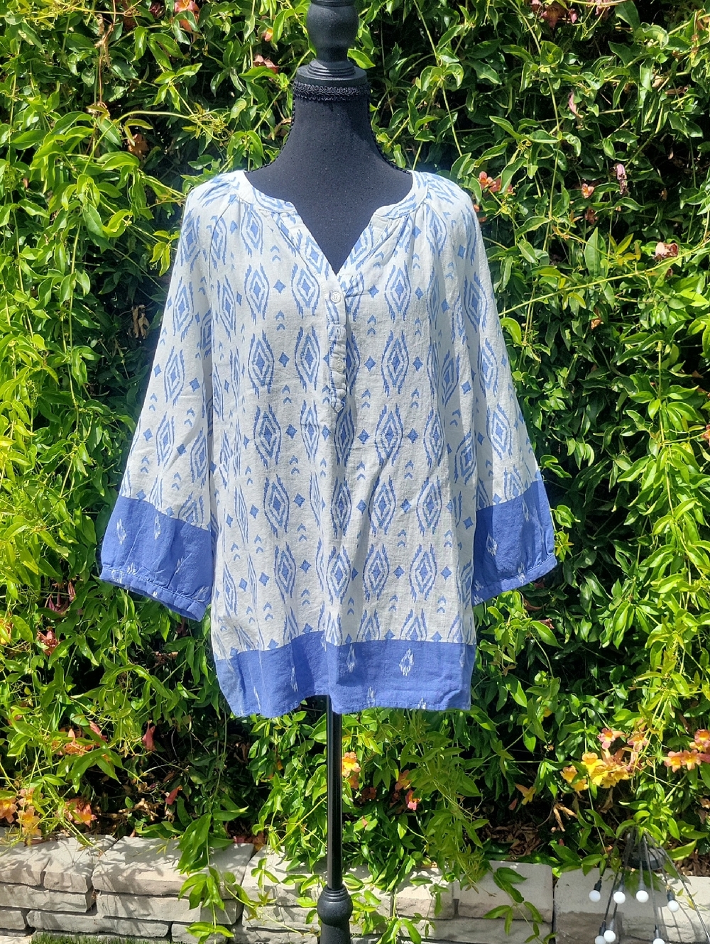 Artisan NY lightweight Blue And White Flowy Boho Style top 1X